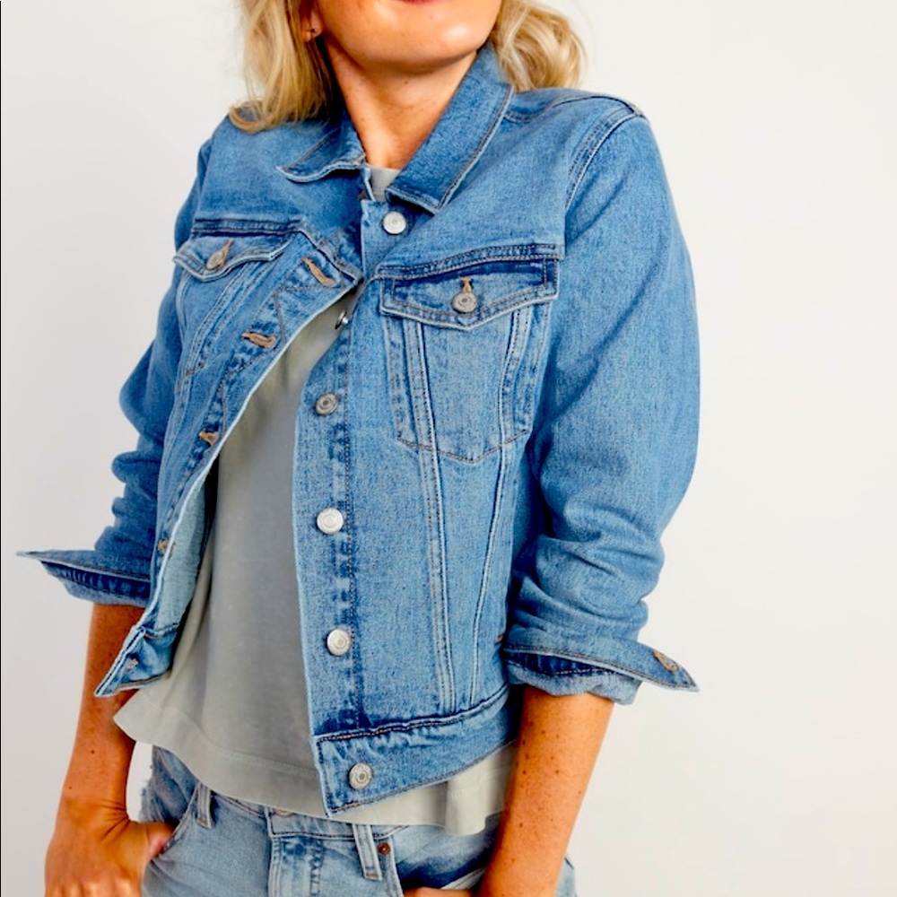 Old Navy Classic denim jean jacket- Sz xs